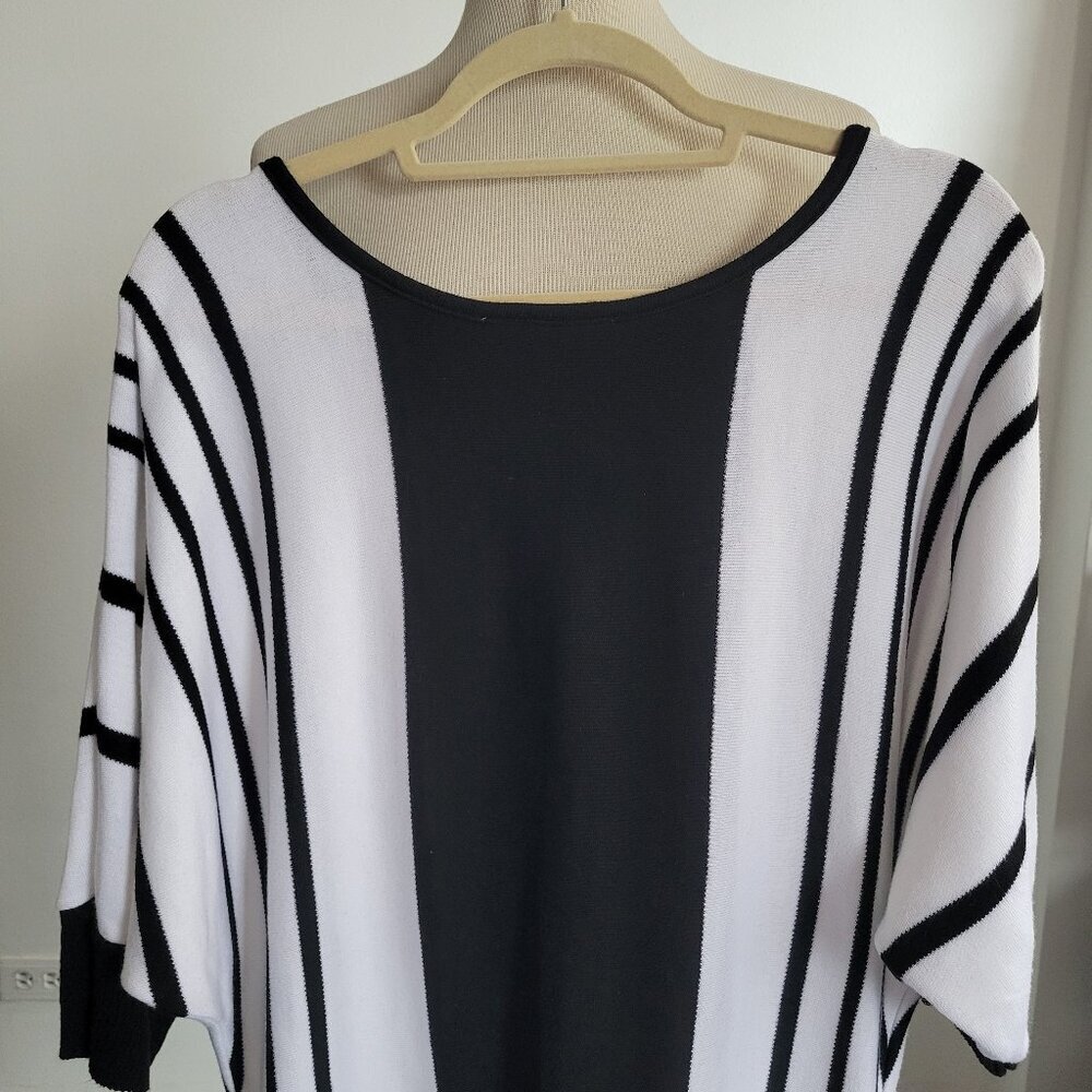 A Knitch Above Black & White Striped Sweater (Size: 1X)
